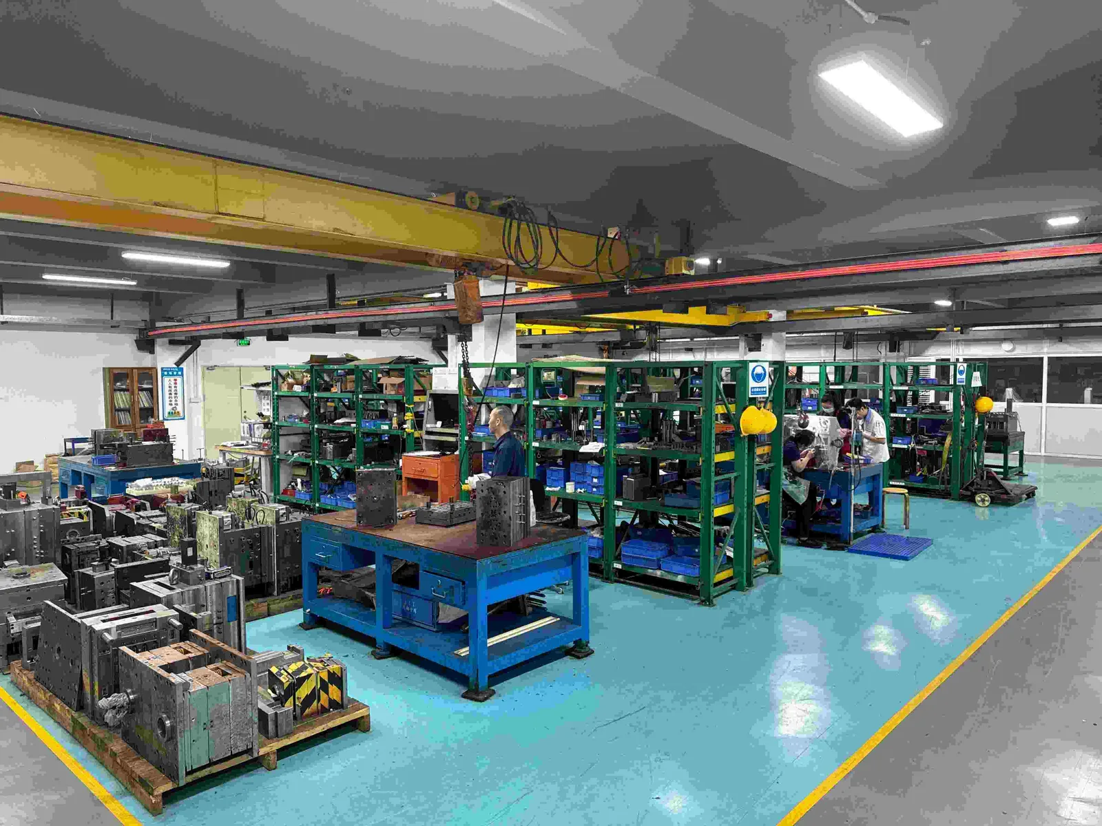 Organized mold tooling workshop production area
